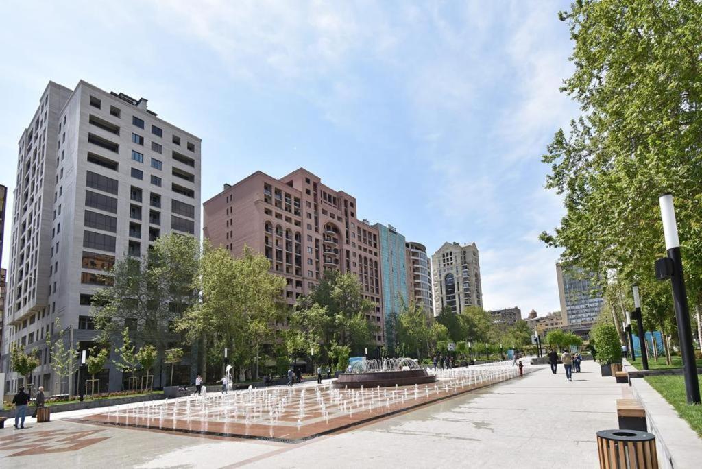 74/3New Building In The Center Of The Capital Apartment เยเรวาน ภายนอก รูปภาพ