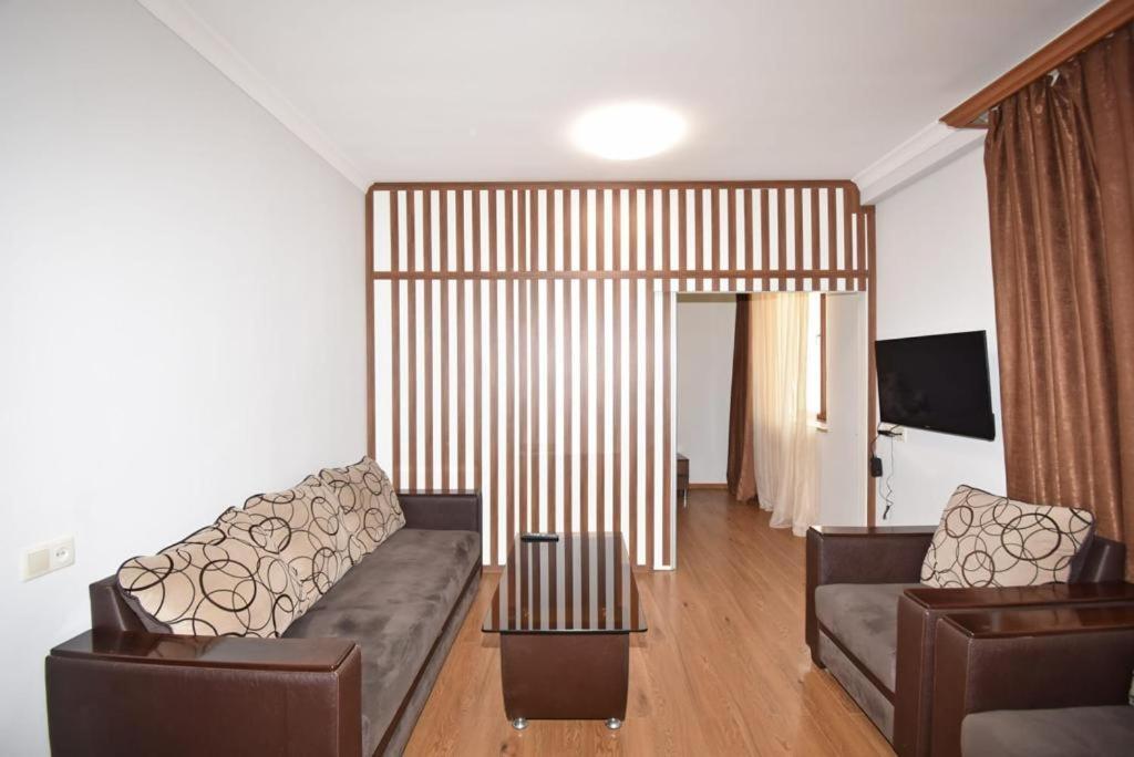 74/3New Building In The Center Of The Capital Apartment เยเรวาน ภายนอก รูปภาพ
